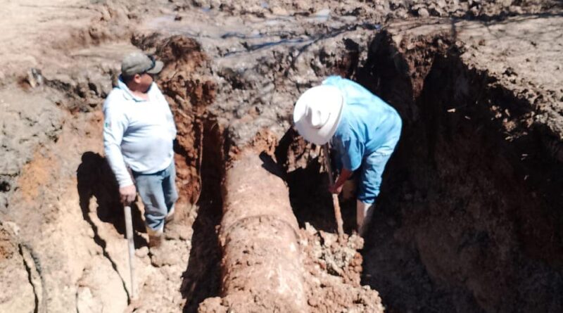 SIMAPARG trabaja en reparación de fuga de agua en El Cazadero, Río Grande, Zacatecas