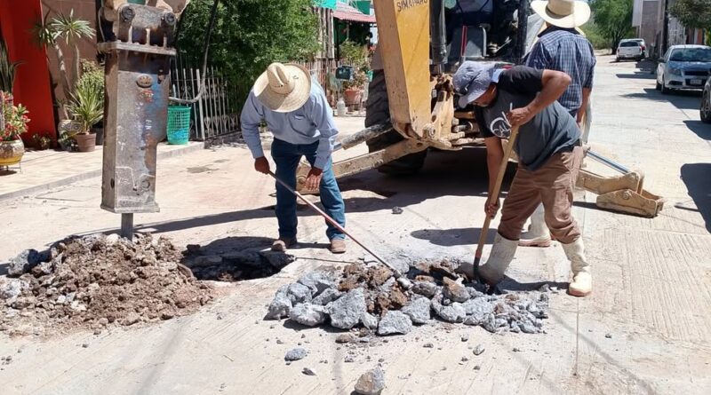 SIMAPARG atiende fugas de agua potable y realiza labores de limpieza en distintos sectores de Río Grande