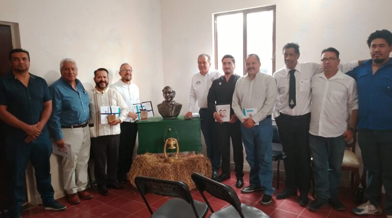 SIMAPARG participa en develación del busto de Anastasio V. Hinojosa