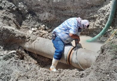 SIMAPARG repara fuga en línea principal de conducción y trabaja en la recuperación gradual del suministro