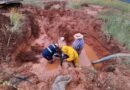 SIMAPARG repara fuga en línea principal de conducción a la altura de La Rastrera